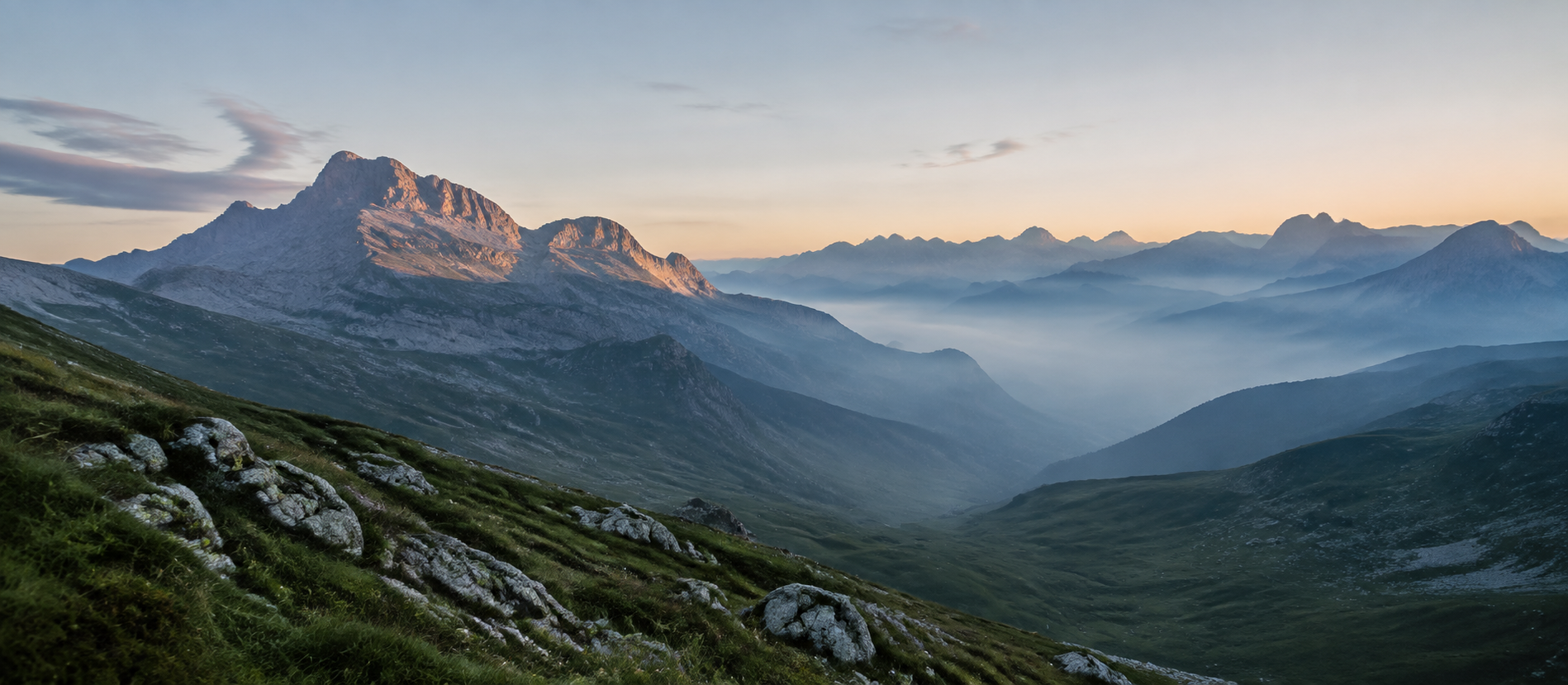 Paesaggio alpino all’alba